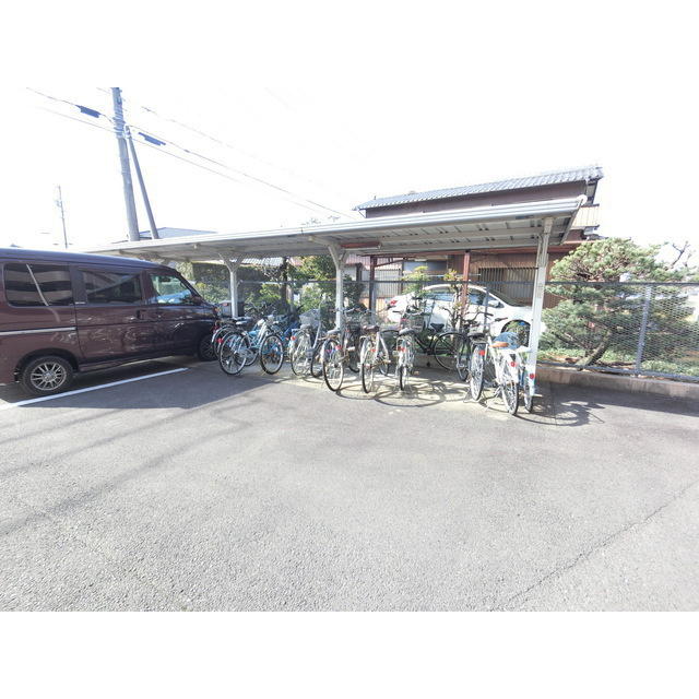 羽島市足近町南宿のアパートの外観