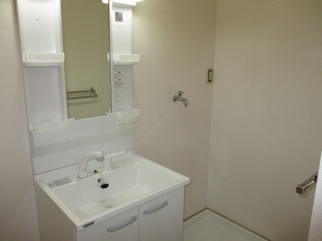 西谷ハイツＣの洗面所