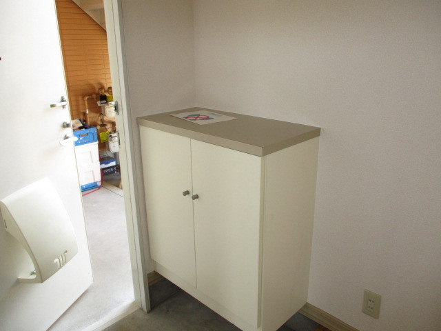 西谷ハイツＣの玄関