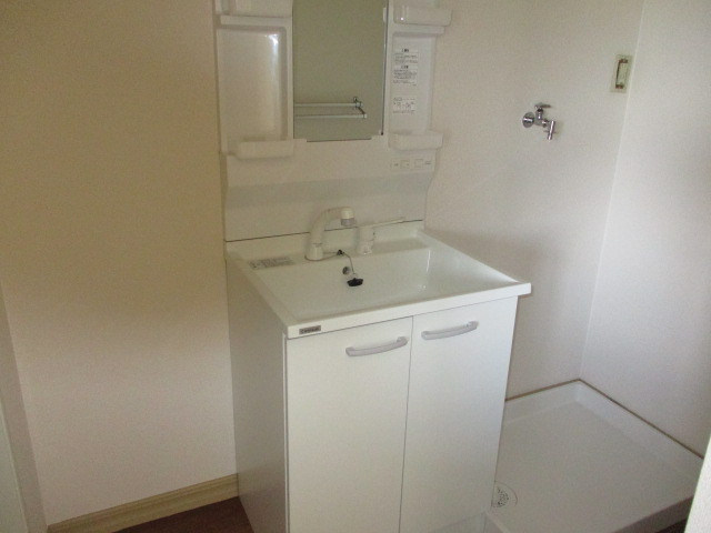 西谷ハイツＣの洗面所