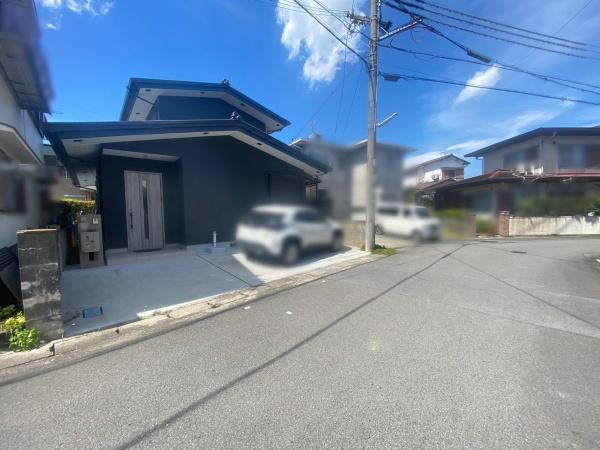 岩出市水栖　中古戸建の前面道路含む現地写真