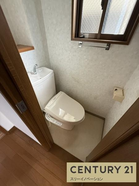 磯路３丁目中古戸建のトイレ