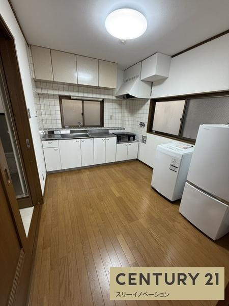 磯路３丁目中古戸建の居間・リビング