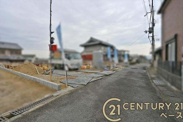 クレイドルガーデン小泉町 ２号棟 ／新築一戸建の前面道路含む現地写真|前面道路約４ｍでお車の出し入れも楽々！