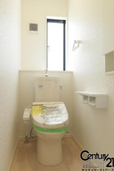 クレイドルガーデン大中 ２号棟 ／新築一戸建の内観：施工例|■従来品と比べ約７０％も節水タイプのトイレです！１階・２階共にウォシュレット付き！■