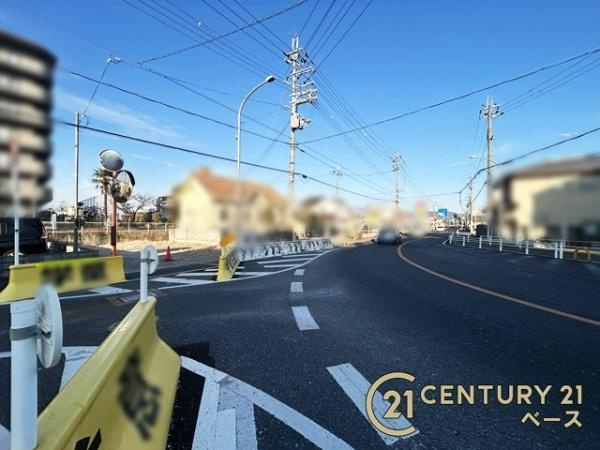 大和郡山市九条町の売地の前面道路含む現地写真|■現地撮影写真■コンビニ、ドラッグストア、酒店などお買い物施設が徒歩圏内に近接！