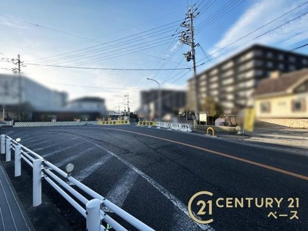 大和郡山市九条町の売地の前面道路含む現地写真|■現地撮影写真■前面道路は広々でお車の出し入れも楽々！