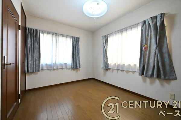 北葛城郡上牧町葛城台５丁目　一戸建の洋室|■現地撮影写真■日当たりのよい明るい雰囲気の洋室です！