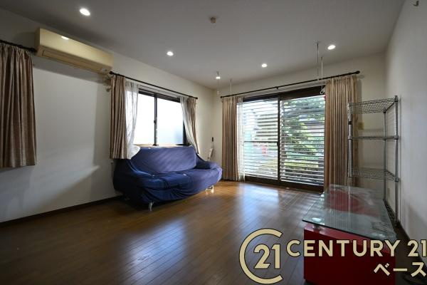 北葛城郡上牧町葛城台５丁目　一戸建の居間・リビング|■現地撮影写真■ご家族でくつろいでいただける広々したリビング！