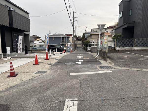 岡崎市稲熊町　全2棟・2号棟の前面道路含む現地写真|前面道路です。