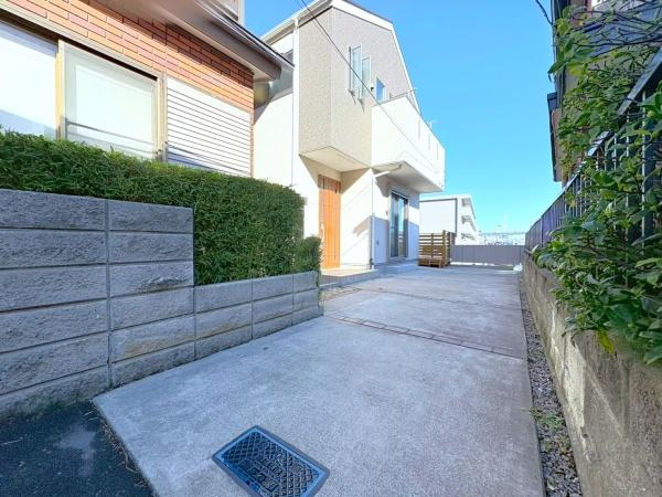 横浜市中区本牧元町の中古一戸建の駐車場