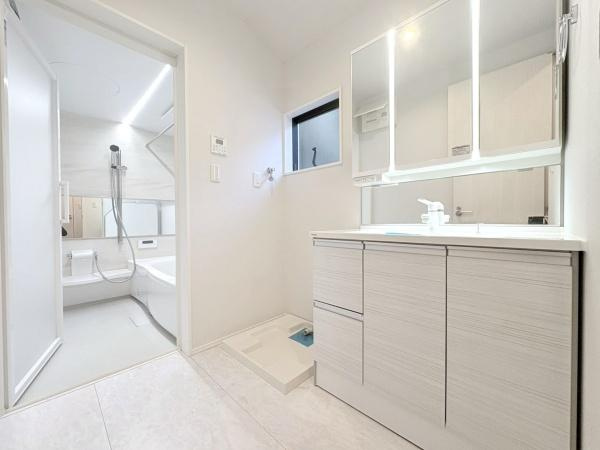 横浜市中区本牧元町の中古一戸建の独立洗面台