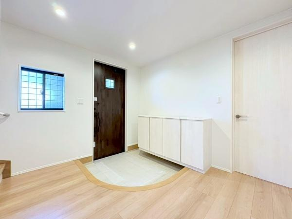 横浜市中区本牧元町の中古一戸建の玄関