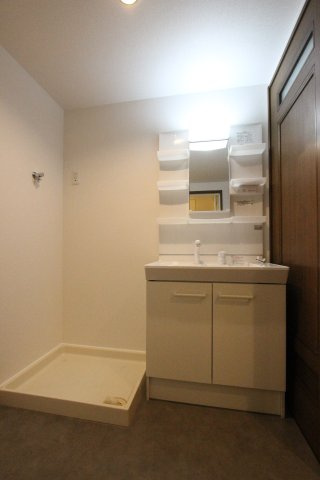 エバーグリーン２１の洗面所|参考写真です。現況優先。