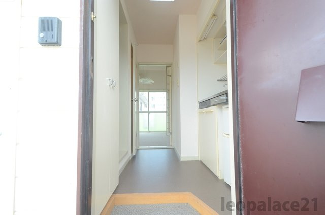 レオパレス駒の舞の玄関|実際のお部屋と異なる場合がございます。