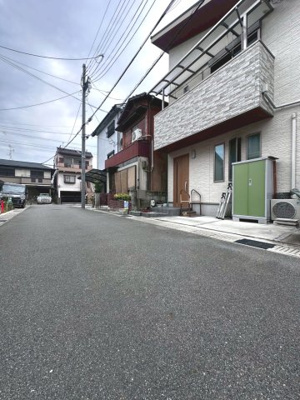 【前面道路含む現地写真】 | 小倉町蓮池　中古戸建 | 毎日のお買い物に便利なスーパーマツモト 宇治小倉店まで徒歩8分♪