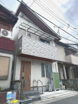 【外観】 | 小倉町蓮池　中古戸建 | 駐車1台可能（サイズ制限あり）♪