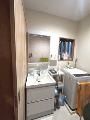 【独立洗面台】 | 小倉町蓮池　中古戸建 | こもりやすい湿気を解放できる窓あります♪