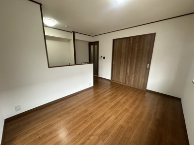 【居間・リビング】 | 岡崎ガーデンズ | リビングで遊ぶお子様を見守りながらお料理もできます♪