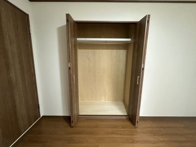 【収納】 | 岡崎ガーデンズ | ハンガーパイプ付のクローゼットで丈の長い洋服もシワにならず収納できます♪