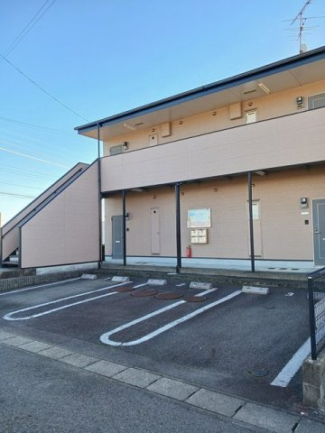 ルーチェ神明の駐車場