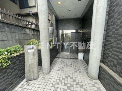 【エントランス】 | クレストコート | 毎日通るエントランスはこのようになっています