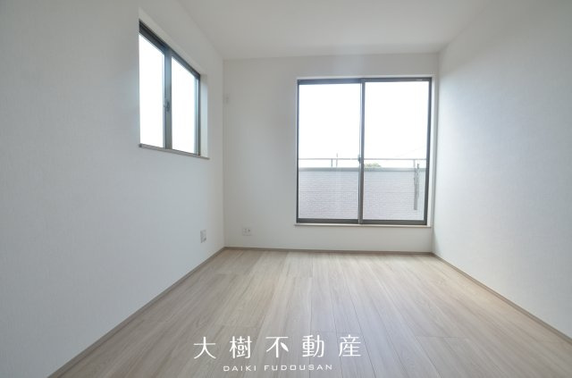 【洋室】 | 海老名市国分寺台4丁目 新築戸建て 全2棟【仲介手数料無料】 | ２階　洋室2（6.0帖）