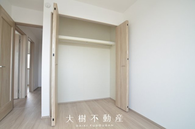 【洋室】 | 海老名市国分寺台4丁目 新築戸建て 全2棟【仲介手数料無料】 | ２階　洋室2（6.0帖）クローゼット
