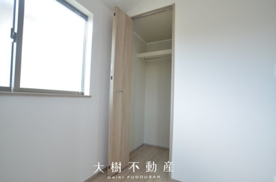 【洋室】 | 海老名市国分寺台4丁目 新築戸建て 全2棟【仲介手数料無料】 | ２階　洋室3（4.5帖）クローゼット