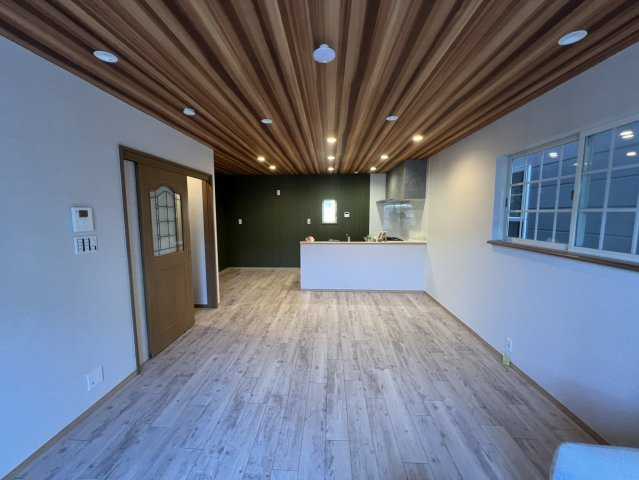 蔀屋本町　中古戸建の居間・リビング|ゆったり過ごせるリビングです☆彡