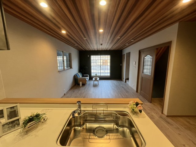 蔀屋本町　中古戸建の居間・リビング|リビングは約18帖あります☆彡