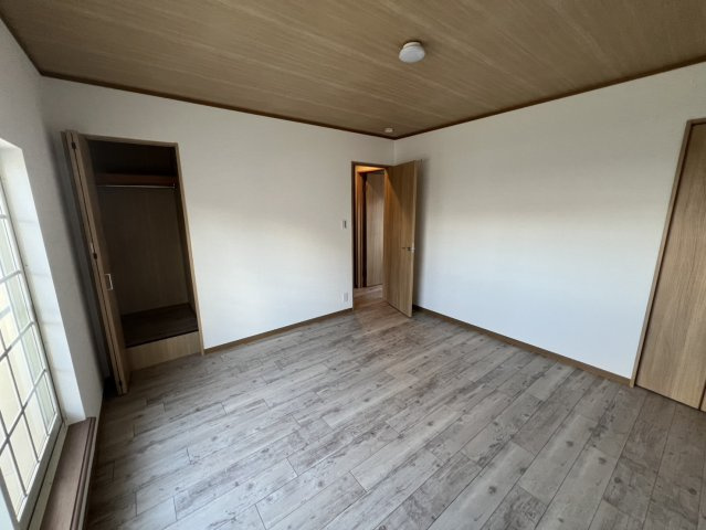 蔀屋本町　中古戸建の洋室|落ち着いた色調の洋室ですね☆彡