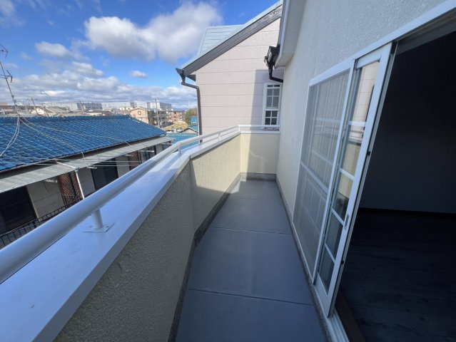 蔀屋本町　中古戸建のバルコニー|暖かな日差しのふりそそぐバルコニー充分な広さですね☆彡