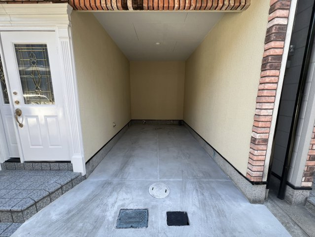 蔀屋本町　中古戸建の駐車場|普通車も停めれるスペースの駐車場があります☆彡