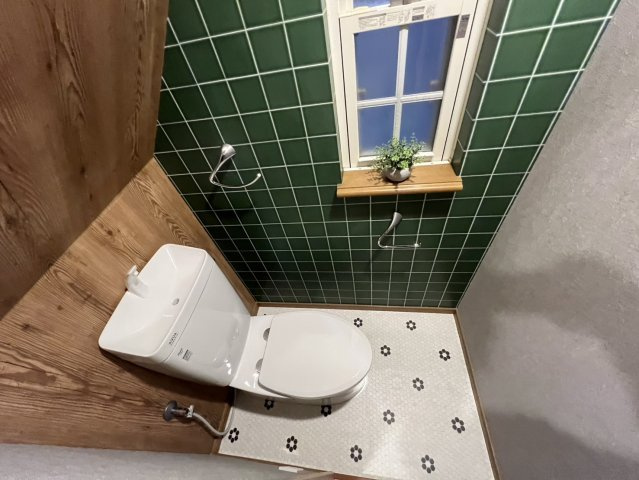 蔀屋本町　中古戸建のトイレ|1階のトイレです、クロスは張替済です♪