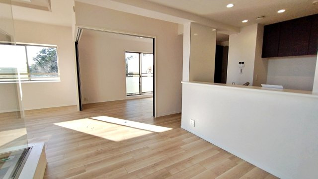 青葉台ガーデンハウスの居間・リビング