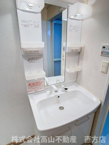 サン・クローバー小竹弐番館の独立洗面台