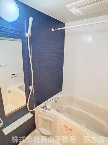 サン・クローバー小竹弐番館の浴室
