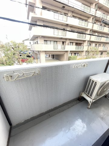 神戸市中央区熊内町４丁目の賃貸マンションのバルコニー