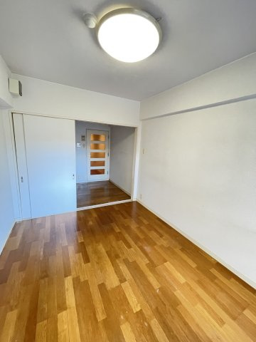 神戸市中央区熊内町４丁目の賃貸マンションの居間・リビング