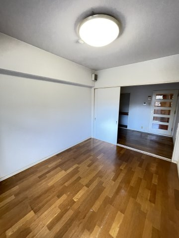 神戸市中央区熊内町４丁目の賃貸マンションの居間・リビング