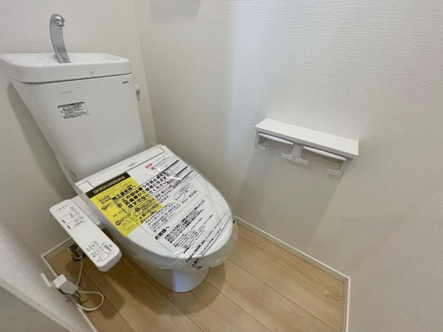 【新築戸建て】秋田市高陽青柳町第4　2号棟のトイレ|1階・2階にトイレ完備、シャワートイレ・暖房便座