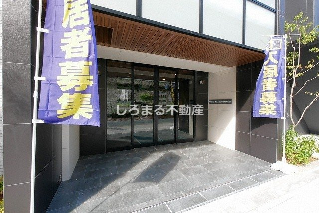 アプリーレ西本町のエントランス