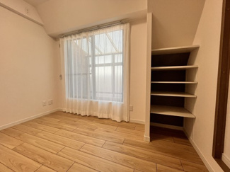 【収納】 | 日神パレステージ戸田 | 備え付けの棚がついているので、収納に便利です。