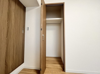 【収納】 | 日神パレステージ戸田 | 4.9帖のお部屋のクローゼット。ハンガー掛けもついています。