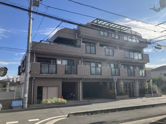 【外観】 | 日神パレステージ戸田 | 外観はブラウン系のタイル貼りが特徴で汚れが目立ちにくく上品でモダンな印象です。