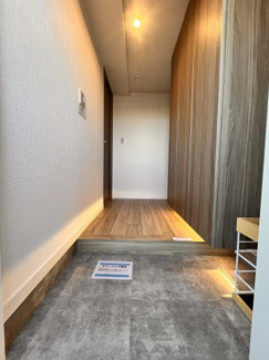 【玄関】 | 日神パレステージ戸田 | 靴を履くスペースも広く、お客様が来た時にも靴を置くスペースにも困りません。