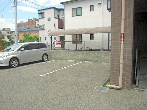 サニーコート鷹取の駐車場