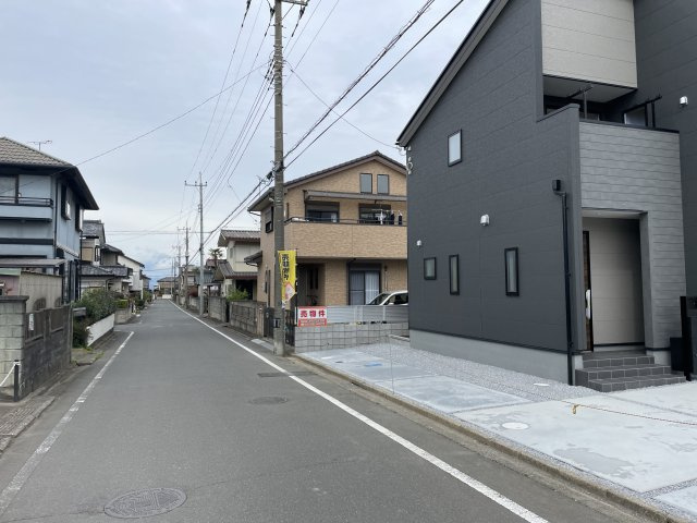 【前面道路含む現地写真】 | 深谷市岡里第2  LiveleGarden.s　新築戸建　全1棟　1号棟