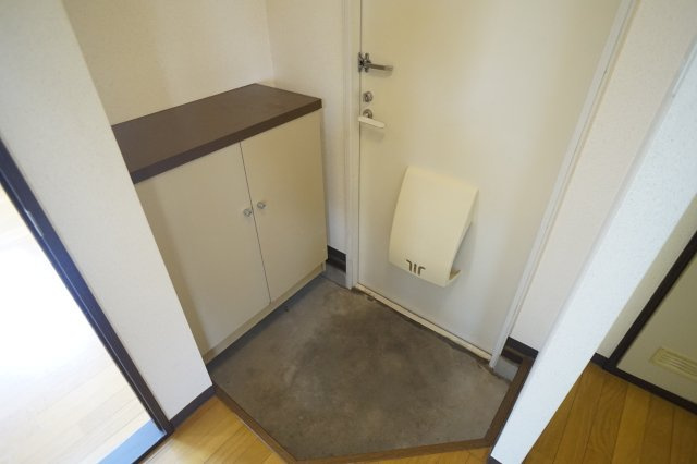 司ハイツの玄関